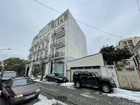 Новый жилой дом на улице Клдиашвили в центре города Батуми.