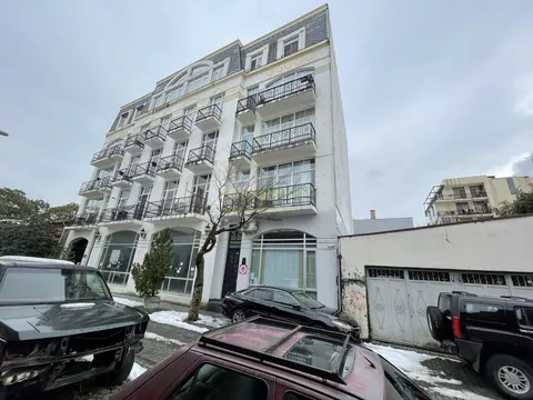 Новый жилой дом на улице Клдиашвили в центре города Батуми.