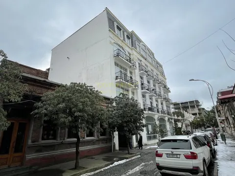 Новый жилой дом на улице Клдиашвили в центре города Батуми.