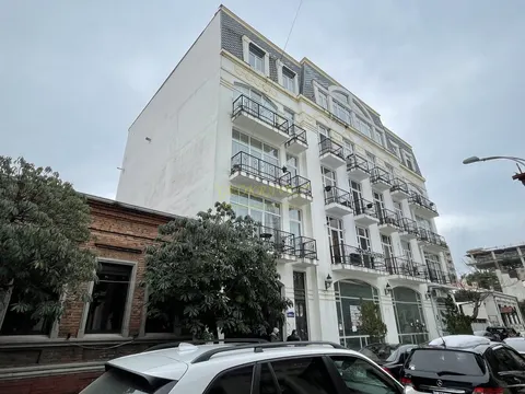 Новый жилой дом на улице Клдиашвили в центре города Батуми.