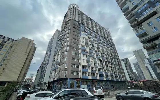 19 этажный жилой дом у моря на новом бульваре Батуми. Квартиры с видом горы и на город Батуми.