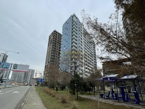 Дом у моря на Новом бульваре в Батуми. Квартиры в новом жилом доме у моря на ул. Леха и Марии Качиньских в центре Батуми