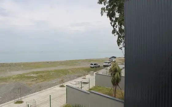 Элитный танхаус на берегу Черного море в Чакви.