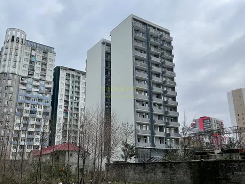 Новый 13 этажный жилой дом у моря . Квартиры с видом на горы и на город на ул. Инасаридзе.