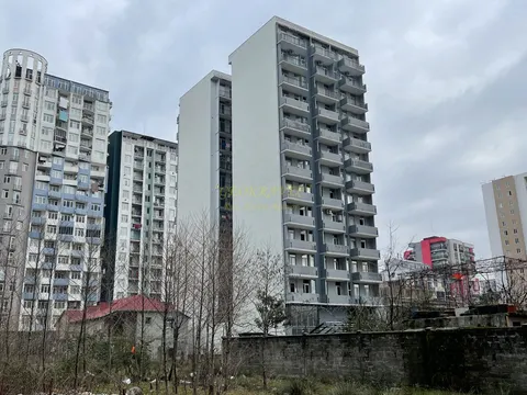 Новый 13 этажный жилой дом у моря . Квартиры с видом на горы и на город на ул. Инасаридзе.
