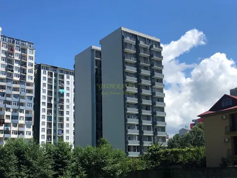 Новый 13 этажный жилой дом у моря . Квартиры с видом на горы и на город на ул. Инасаридзе.
