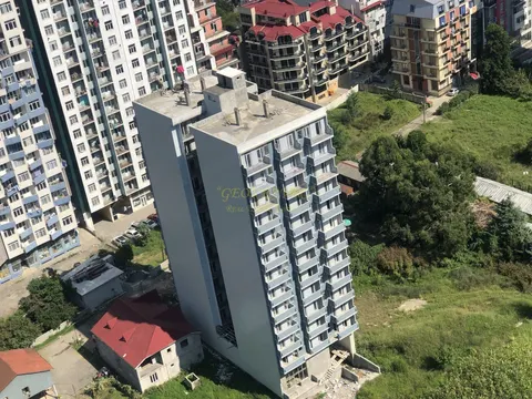 Новый 13 этажный жилой дом у моря . Квартиры с видом на горы и на город на ул. Инасаридзе.