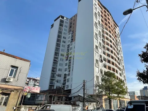 Новый 17 этажный жилой дом на улице Важа Пшавела в центре города. Квартиры с видом на море и на город Батуми.