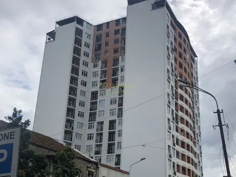 Новый 17 этажный жилой дом на улице Важа Пшавела в центре города. Квартиры с видом на море и на город Батуми.