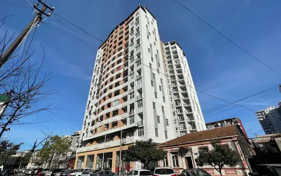 Новый 17 этажный жилой дом на улице Важа Пшавела в центре города. Квартиры с видом на море и на город Батуми.