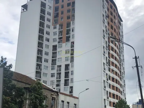 Новый 17 этажный жилой дом на улице Важа Пшавела в центре города. Квартиры с видом на море и на город Батуми.