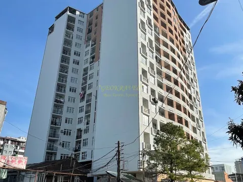 Новый 17 этажный жилой дом на улице Важа Пшавела в центре города. Квартиры с видом на море и на город Батуми.