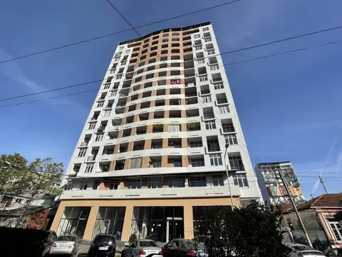 Новый 17 этажный жилой дом на улице Важа Пшавела в центре города. Квартиры с видом на море и на город Батуми.