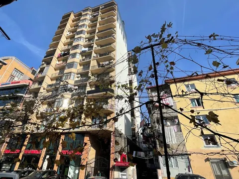 Новостройка у моря в старом Батуми. Квартиры в новом жилом доме у моря на ул. Казбеги в центре Батуми.
