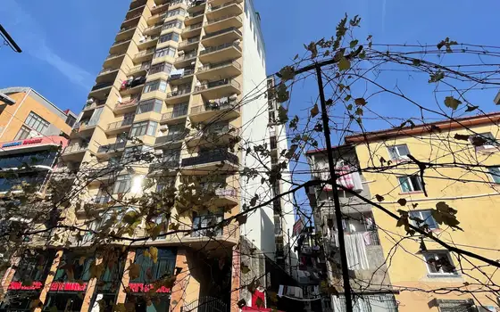 Новостройка у моря в старом Батуми. Квартиры в новом жилом доме у моря на ул. Казбеги в центре Батуми.