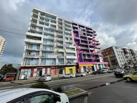 Новый жилой дом на улице Лермонтова в городе Батуми. Квартиры с видом на горы и на город.