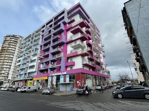Новый жилой дом на улице Лермонтова в городе Батуми. Квартиры с видом на горы и на город.