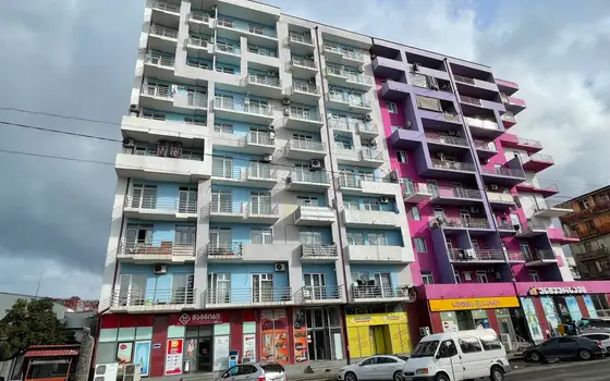 Новый жилой дом на улице Лермонтова в городе Батуми. Квартиры с видом на горы и на город.