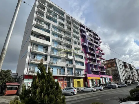 Новый жилой дом на улице Лермонтова в городе Батуми. Квартиры с видом на горы и на город.