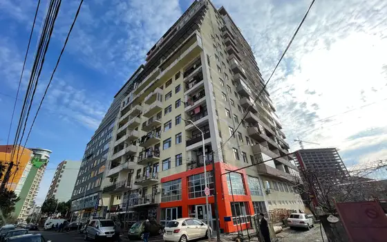 Жилой дом у моря. Квартиры с видом на море и на горы.