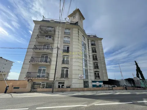 Новый 7 этажный жилой дом гостиничного типа у моря в Квариати. Апартаменты с видом на море.