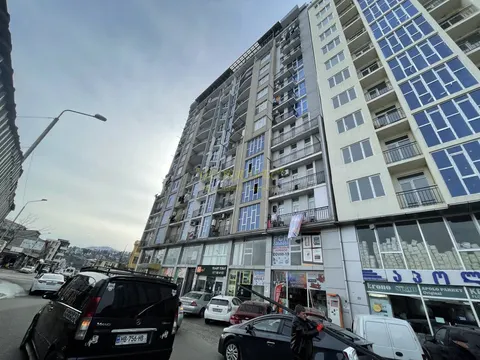 Квартиры в новом жилом доме с видом на море и на горы.