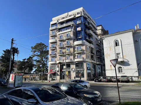 Новый жилой дом в центре города Кобулети у моря.