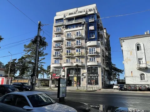 Новый жилой дом в центре города Кобулети у моря.