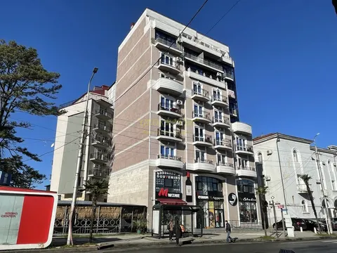 Новый жилой дом в центре города Кобулети у моря.