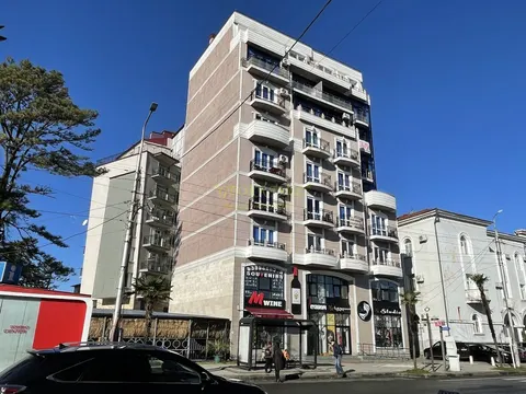 Новый жилой дом в центре города Кобулети у моря.