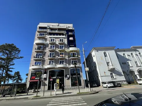 Новый жилой дом в центре города Кобулети у моря.