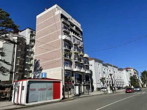 Новый жилой дом в центре города Кобулети у моря.