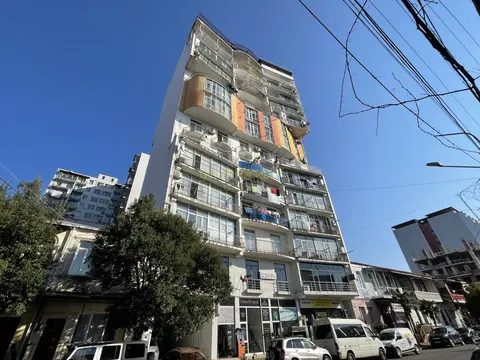 15 этажный завершенный дом на улице Лука Асатиани в Батуми. Квартиры с видом на море и на город.