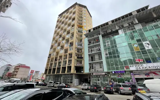 Жилой дом на улице Агмашенебели. Квартиры с видом на море и на горы.