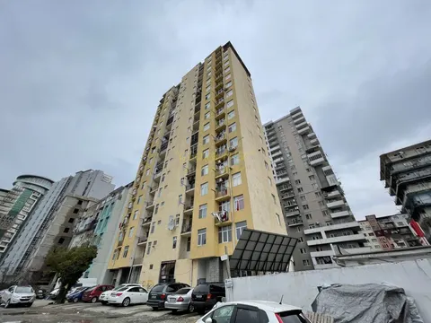 Жилой дом на улице Агмашенебели. Квартиры с видом на море и на горы.