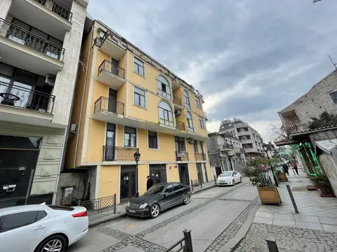 5 этажный жилой дом в центре старого Батуми. Новостройка у моря.
