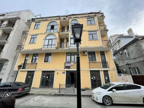 5 этажный жилой дом в центре старого Батуми. Новостройка у моря.
