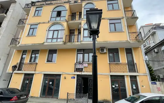 5 этажный жилой дом в центре старого Батуми. Новостройка у моря.