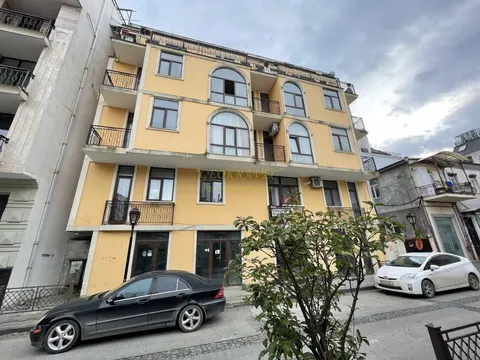 5 этажный жилой дом в центре старого Батуми. Новостройка у моря.