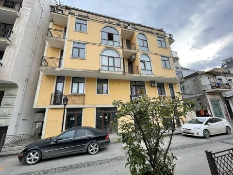 5 этажный жилой дом в центре старого Батуми. Новостройка у моря.