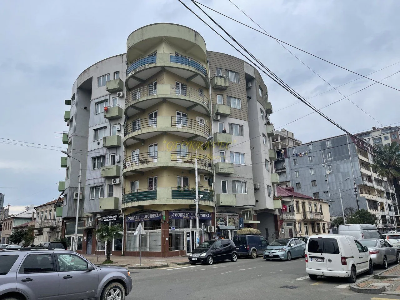 Новостройка на улице Чайковского в Батуми.