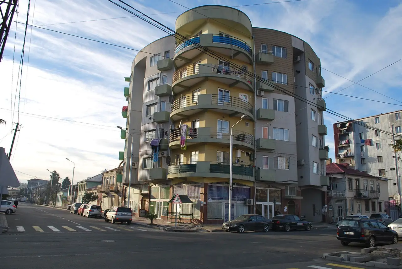 Новостройка на улице Чайковского в Батуми.