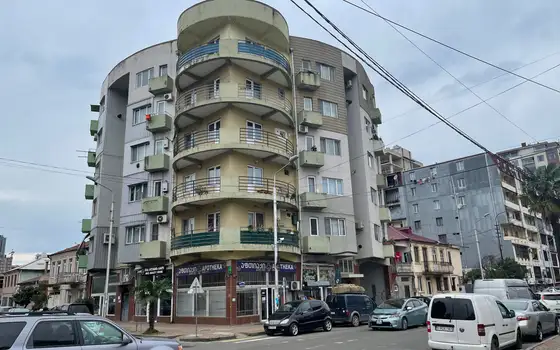 Новостройка на улице Чайковского в Батуми.