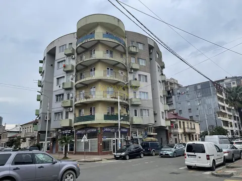 Новостройка на улице Чайковского в Батуми.