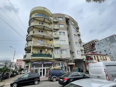 Новостройка на улице Чайковского в Батуми.