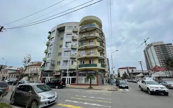 Новостройка на улице Чайковского в Батуми.