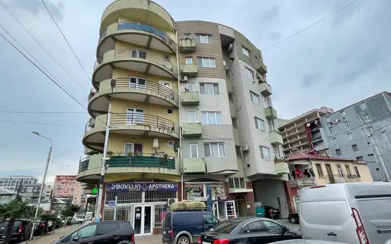 Новостройка на улице Чайковского в Батуми.