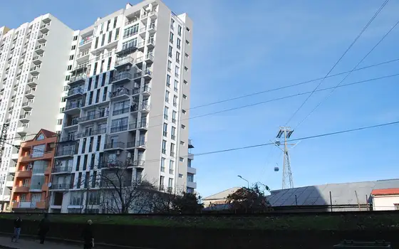 Новостройка в центре города у моря на улице Церетели. Квартиры с видом на море и на горы.