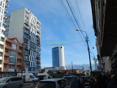 Новостройка в центре города у моря на улице Церетели. Квартиры с видом на море и на горы.