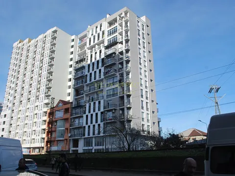Новостройка в центре города у моря на улице Церетели. Квартиры с видом на море и на горы.